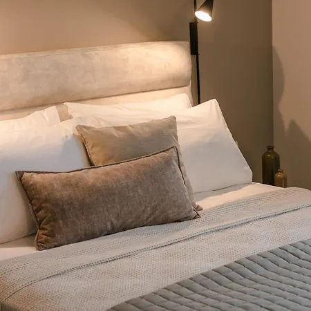 Rosilion Studios&apartments *